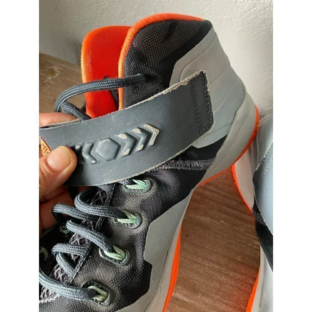 NIKE KIDS BASKETBALL LEBRON JAMES HIGH TOP LACE GRAY ORANGE SIZE 6.5